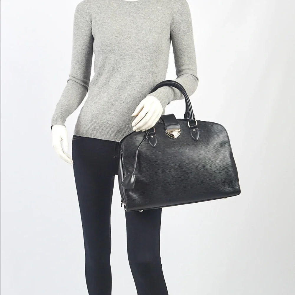 LOUIS VUITTON
Black Epi Leather Pont-Neuf GM Bag - Picture 2 of 7